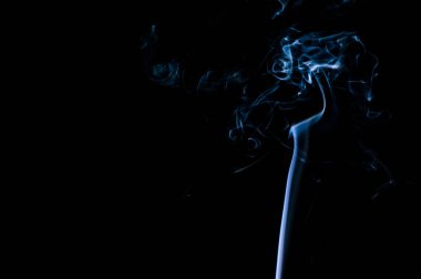 dumanı siyah arkaplanda