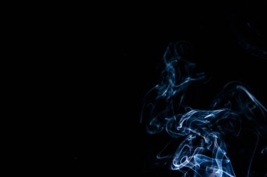 dumanı siyah arkaplanda
