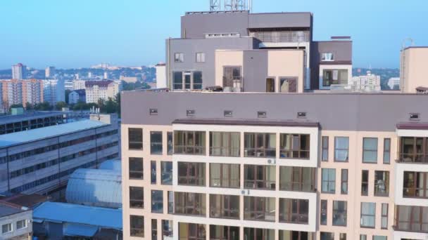 Drone rise up shot of Kharkiv City behind apartment building facade with many windows and balconies — Stock Video