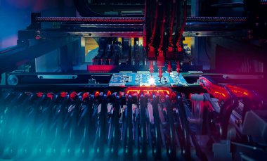 Yarı iletken krizinde yüksek teknoloji bilgisayar çipleri üretimi.