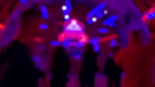 Dancing People at disco with neon rays of light and hologram. Concept of nightlife of young people. — Stock Video