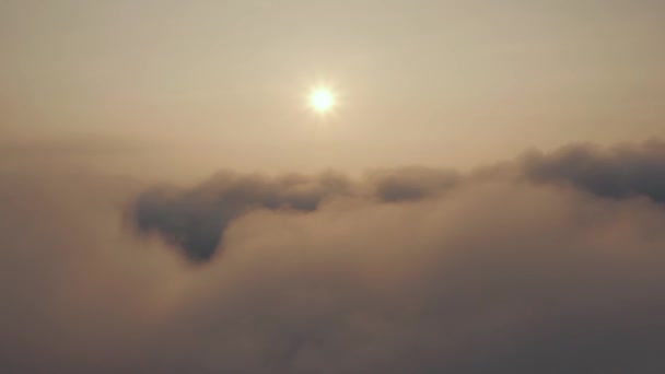 Widok Kokpitu Puszyste Chmury Cumulus Słońce Słońce Nad Chmurami Strzał — Wideo stockowe