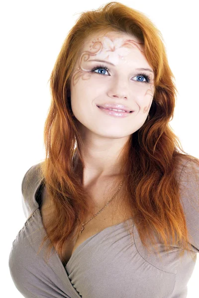 Młoda piękna kobieta uśmiechając się z kreatywnych makijaż na białym tle na — Zdjęcie stockowe