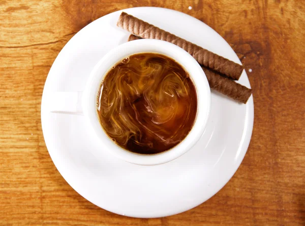 Xícara de café com leite e biscoitos — Fotografia de Stock
