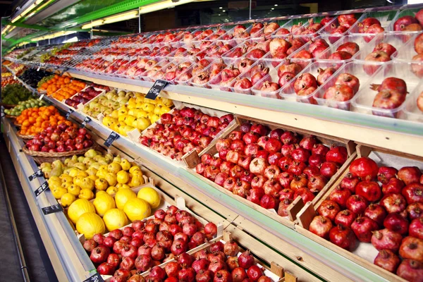 スーパー マーケットの果物 — ストック写真