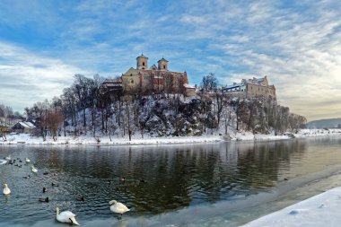 Benedictine abbey yakınındaki Krakov, Polonya, kış tyniec içinde