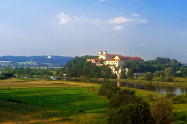 在 tyniec 附近克拉科夫，波兰的本笃会修道院 图库图片