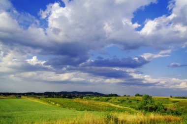 kırsal manzara mavi gökyüzü karşı