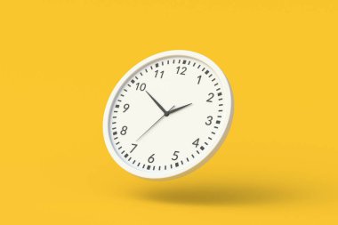 Sarı arka planda modern duvar saatini kaldırıyorum. Zaman yönetimi. Kahve molası. Ev aksesuarları. 3d hazırlayıcı