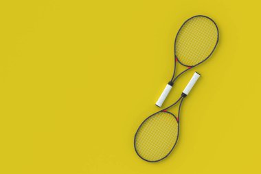 Sarı arka planda iki tenis raketi. Spor malzemesi. Uluslararası turnuva. Boş zaman oyunu. En sevdiğim hobi. Uzayı kopyala Üst Manzara. 3d hazırlayıcı