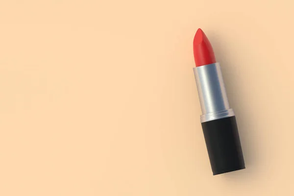 セクシーな赤い口紅 化粧品アクセサリー メイクアップツール 最上階だ コピースペース 3Dレンダリング — ストック写真