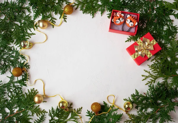 Fundo Natal Ano Novo Ramos Abeto Fundo Branco Com Bolas — Fotografia de Stock