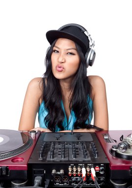 DJ onun dişli ile