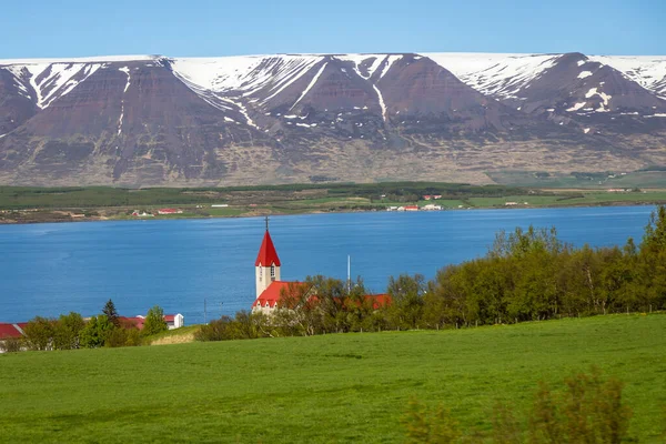 Exposure Done Iceland Svalbarskirkja Church Akureyri Eyjafjordur Mountains Background — Fotografia de Stock