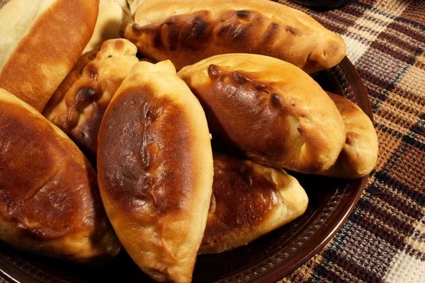 饼图 （pierogi，pirogi）、 俄罗斯传统糕点 — 图库照片