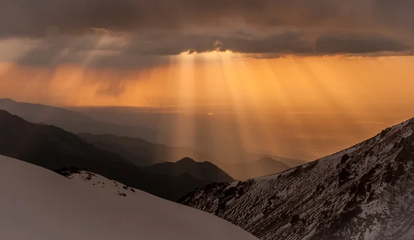Dağlarda gün batımı