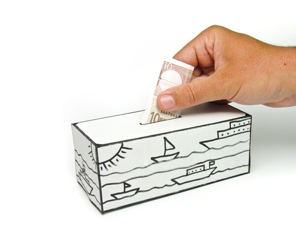 Safe with sea and 10 euros being deposited