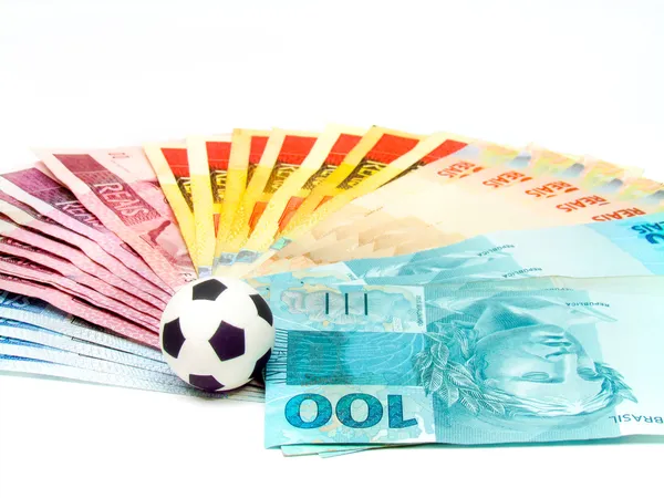 Waluty brazylijskiej zauważa i piłki nożnej — Zdjęcie stockowe