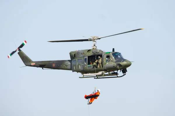 Helicóptero volador — Foto de Stock