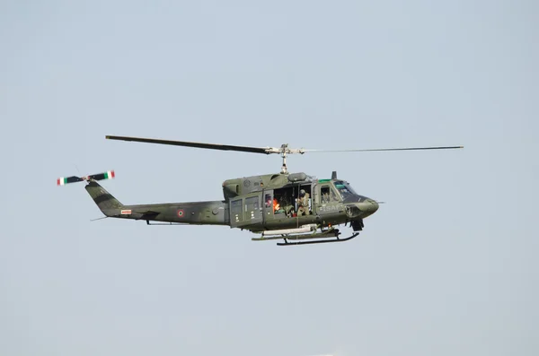 Flyga helikopterヘリコプターの操縦 ロイヤリティフリーのストック写真