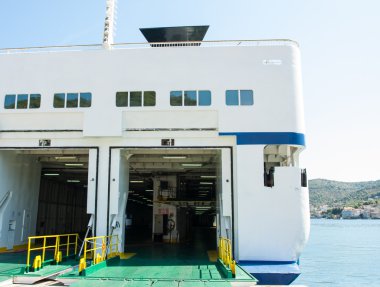 Hangar arabalar için bir feribot