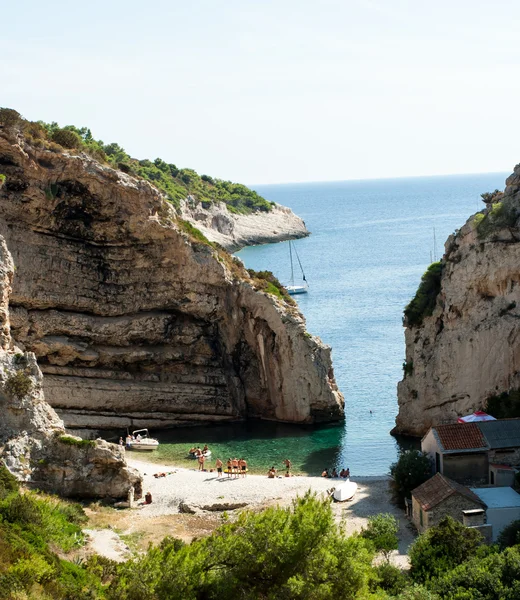 Stiniva baai in eiland vis — Stockfoto