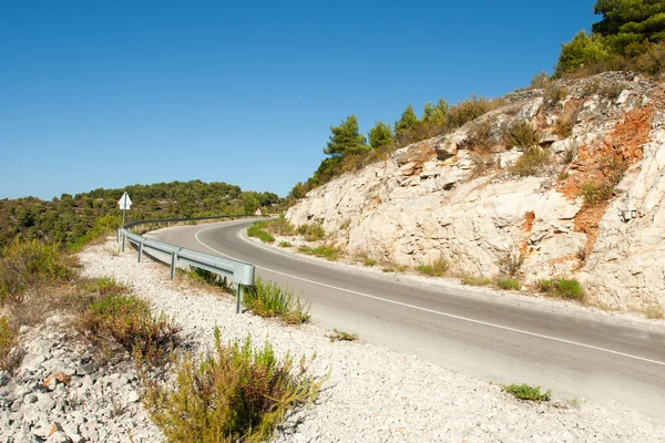 Strada tortuosa nel paesaggio deserto — Foto Stock