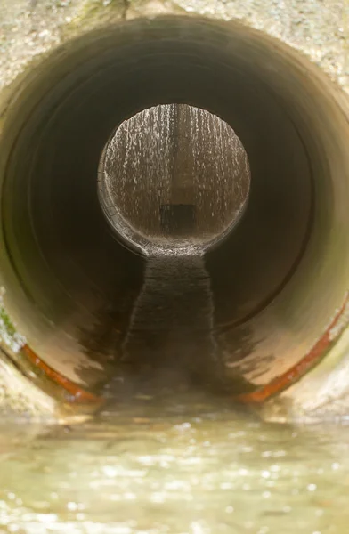 Canal de drenagem de água — Fotografia de Stock