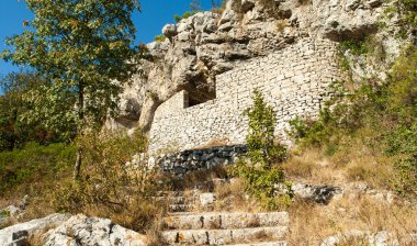 yamaca küçük kule