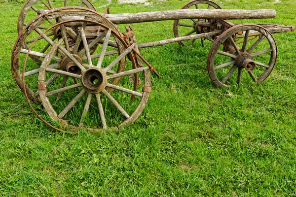 Oude houten wiel spaken, — Stockfoto
