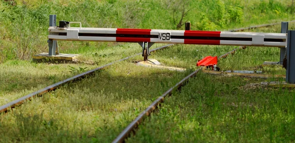 Barrier to the railroad tracks — Stock Photo, Image