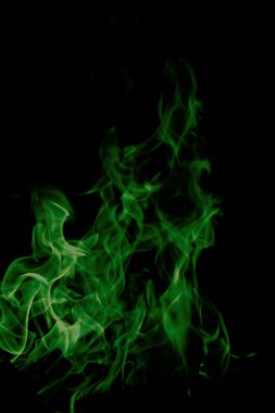 Siyah arkaplanda mavi yangın