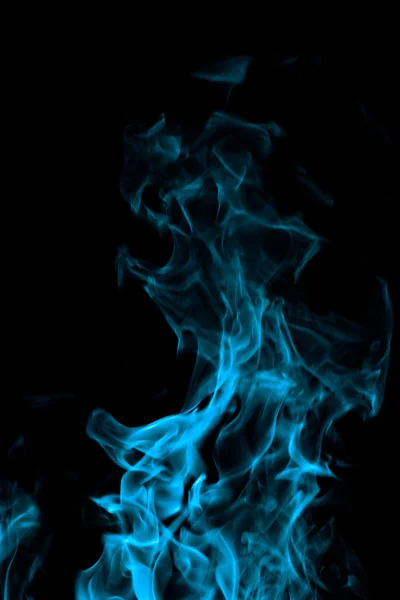 黑色背景上的蓝火 — 图库照片