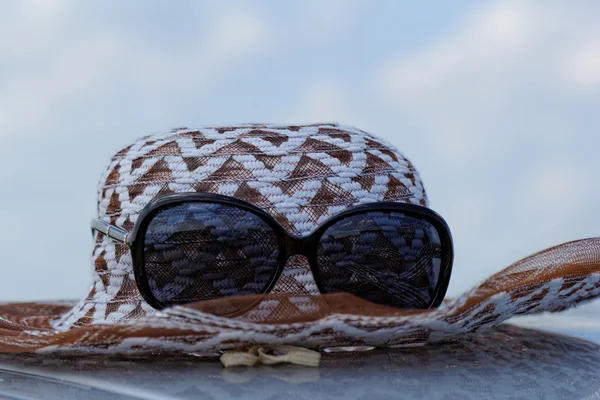 Kapelusz okulary — Zdjęcie stockowe