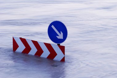 sel Nehri üzerindeki yön panoları