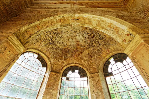 Dentro de um castelo arruinado — Fotografia de Stock