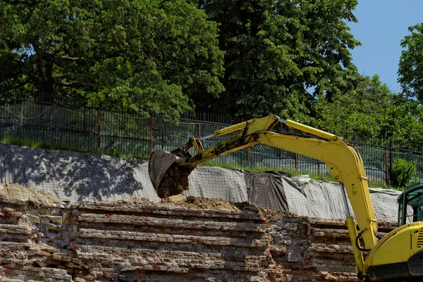 Grävmaskinen arbetar — Stockfoto