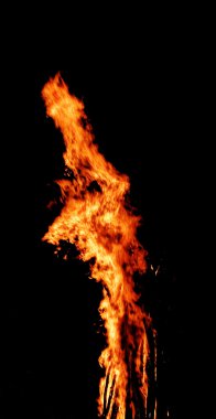 Siyah arkaplanda ateş