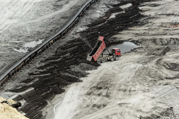 Minería de carbón en un tajo abierto —  Fotos de Stock