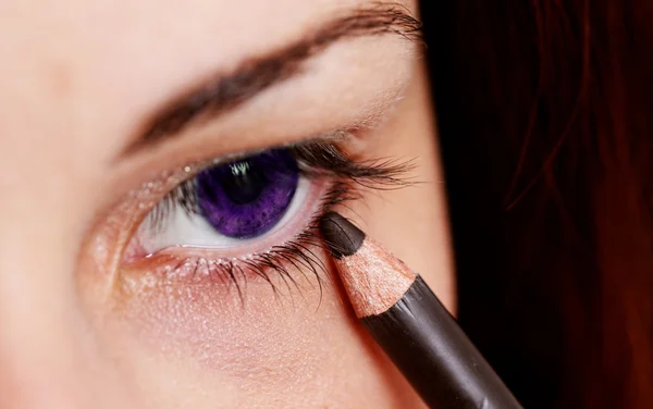 Pretty lady wearing makeup for eyes — Stock Photo, Image