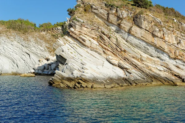 Rocky beach at greece, thassos — стоковое фото