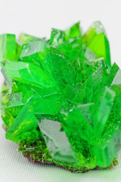 Crystal macro photo in emerald color — Stock Photo, Image