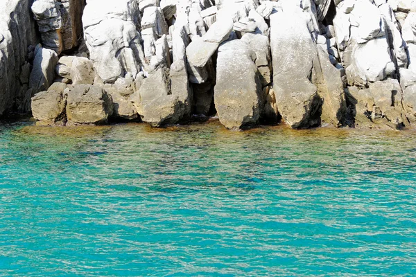 Praia rochosa na Grécia, thassos — Fotografia de Stock