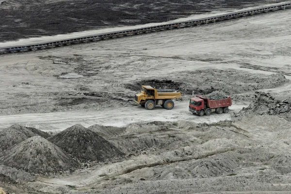 Miniera di carbone in un pozzo aperto — Foto Stock