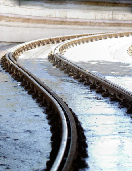 Trilho ferroviário indo para a distância — Fotografia de Stock