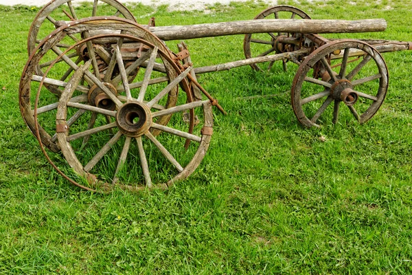 Oude houten wiel spaken, — Stockfoto