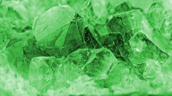 Macro foto de cristal en color esmeralda Imágenes de stock libres de derechos