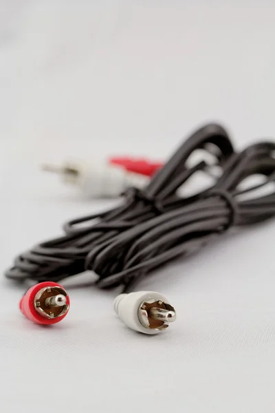 Audio rca-kabel op een witte achtergrond — Stockfoto