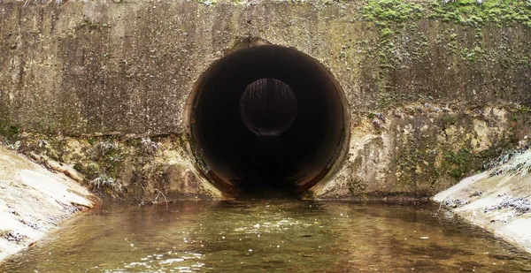 Canal de drenagem de água — Fotografia de Stock