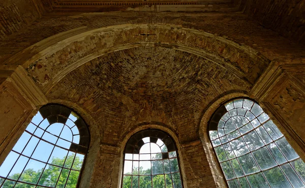 Dentro de um castelo arruinado — Fotografia de Stock